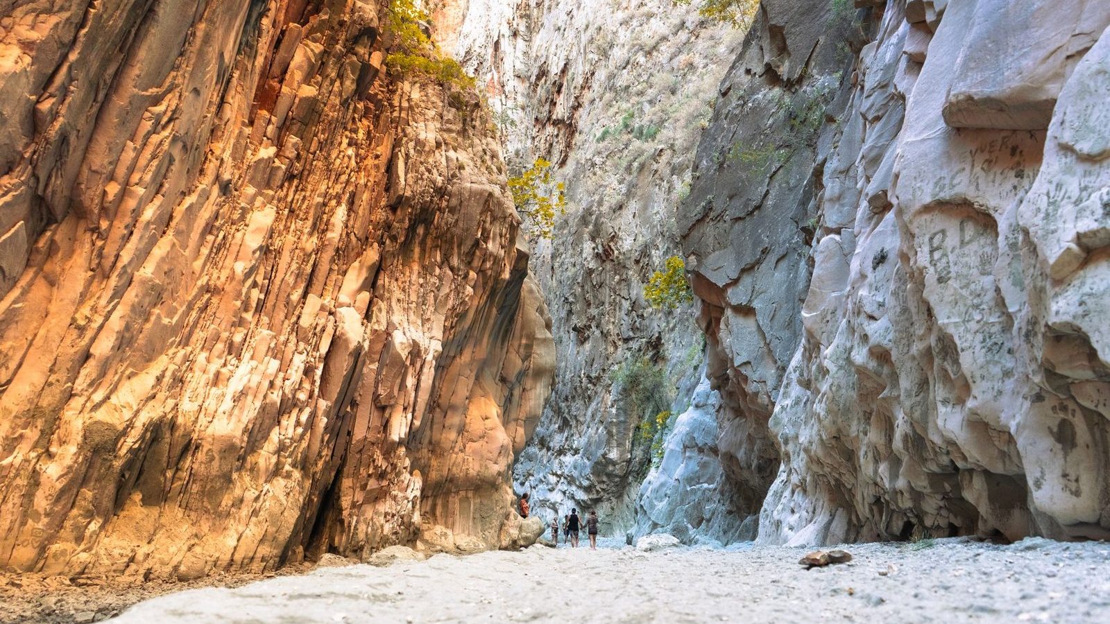 Gorge calcaire a sec, decor de canyoning dans le Jura