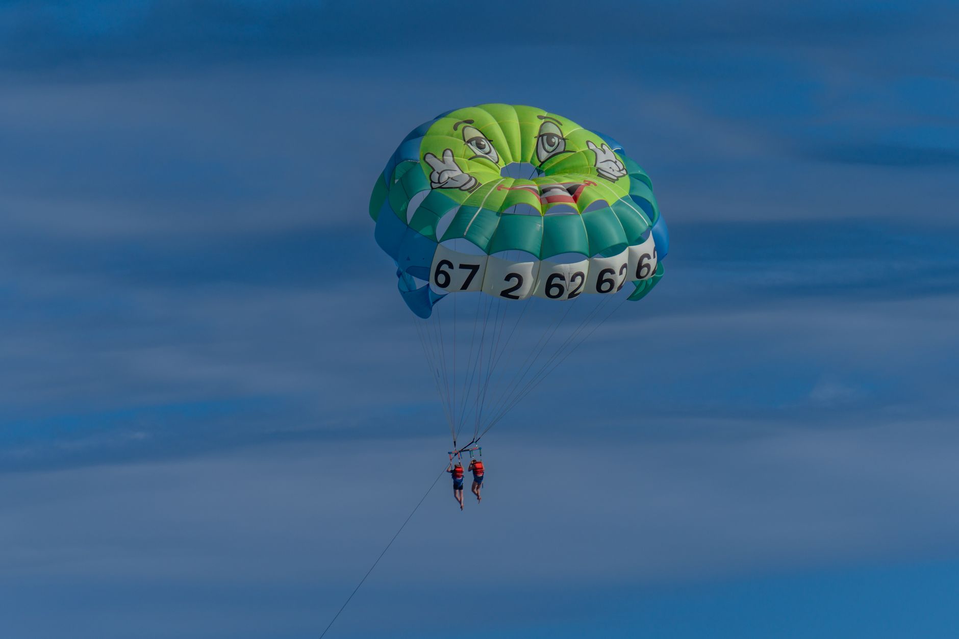 Saut en parachute à Nice : centres, prix, distance — 2026