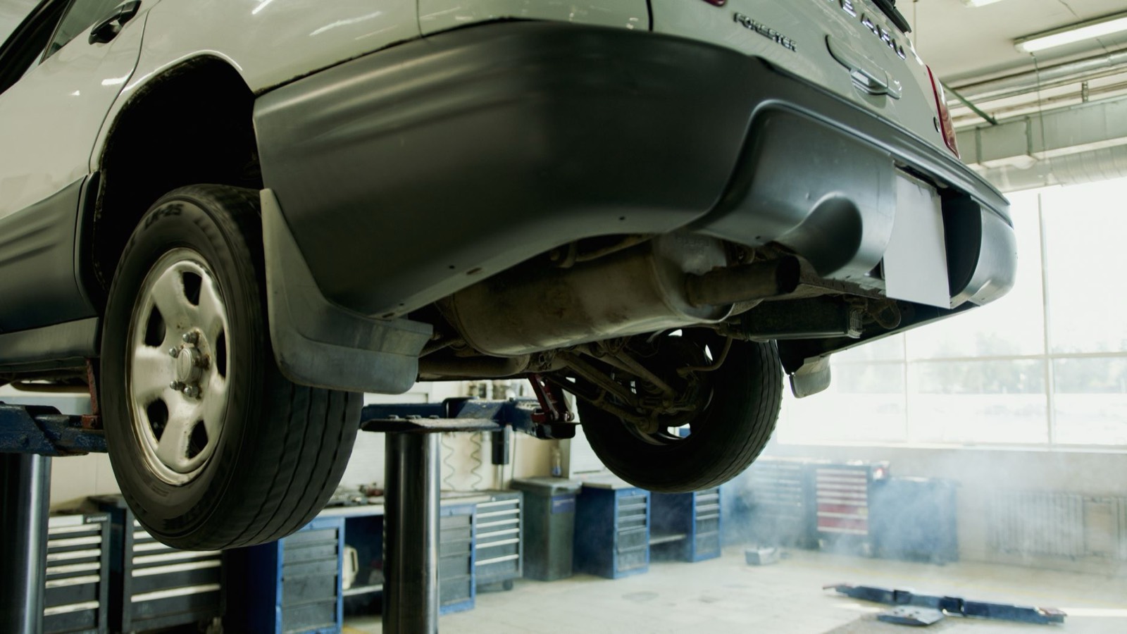 Installer un attelage voiture : les étapes avant de rouler avec une re