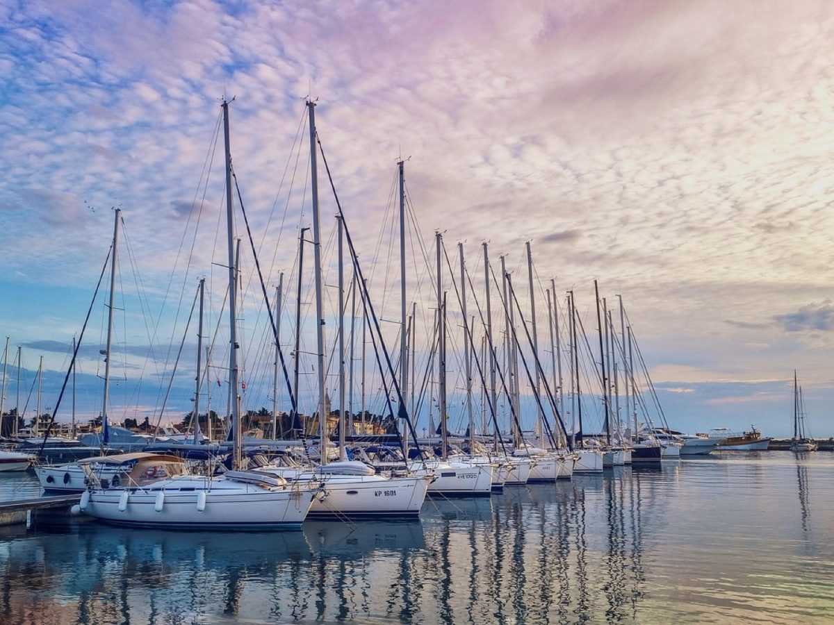 Location bateau à Porto en Corse : choisir son mouillage et sa météo