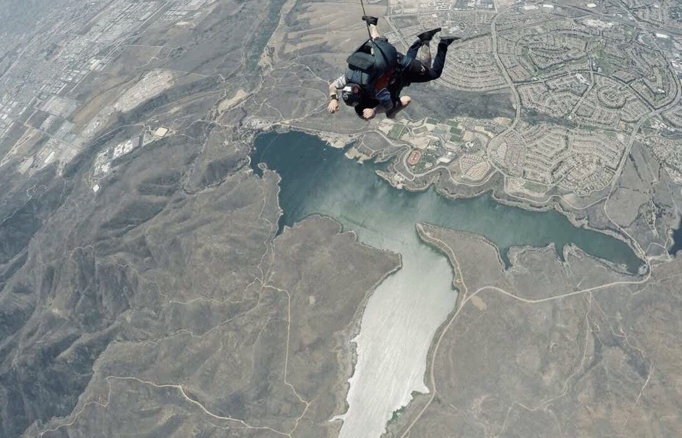 Saut en parachute à Lyon : prix, conditions et comment réserver — 2026