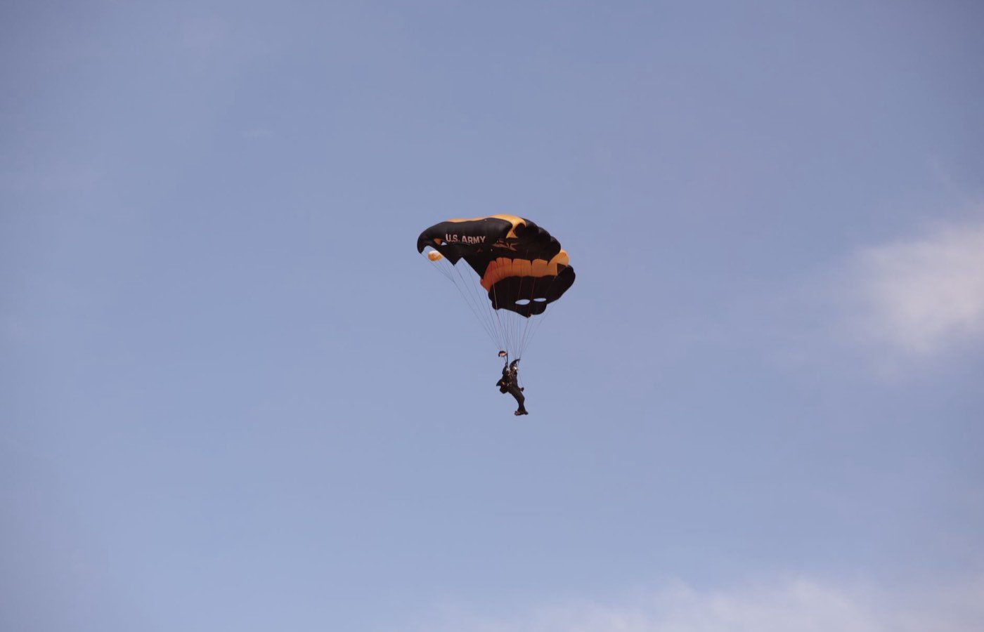 Saut en parachute depuis Marseille : zones et préparatifs