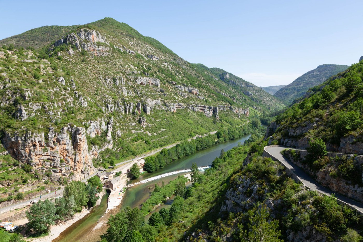 Falaise et paysage des Gorges du Tarn, terrain d'escalade